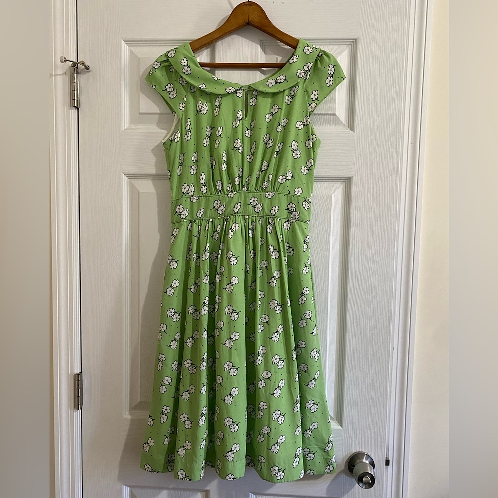 Emily & Fin Poppy Dress || ModCloth || Pale Green with White Blossoms || Size S